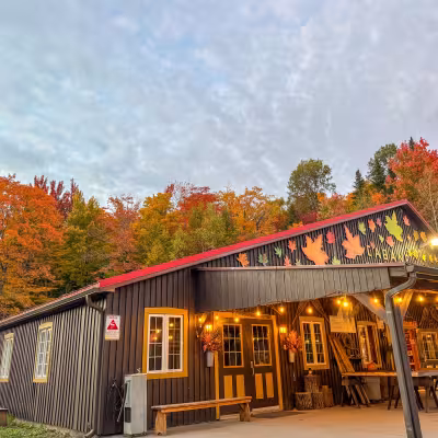 sugar shack with colorful fall foliage colors on the trees
