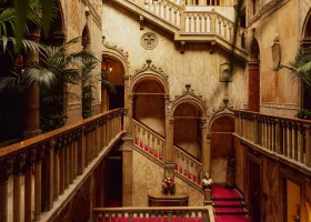 Palazzo Dandolo’s Venetian gothic architecture